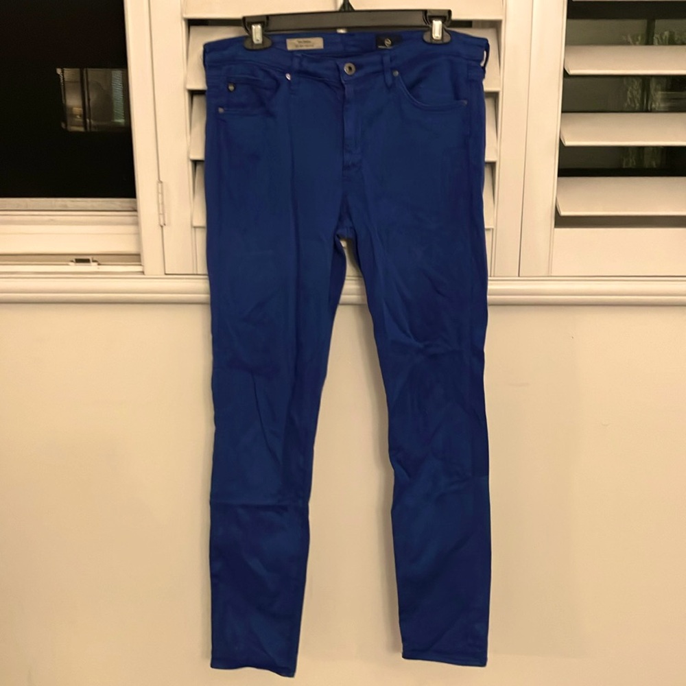 Adriano Goldschmied The Prima mid-rise cigarette jean. Super soft and flattering